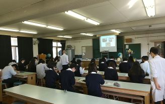 先生も勉強しています